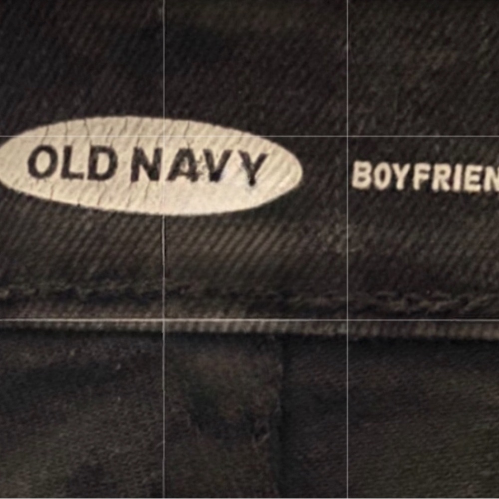 Old Navy Distressed Boyfriend Jean Shorts, Black, Mid Rise, Cuffed, Size 4 - Picture 3 of 12